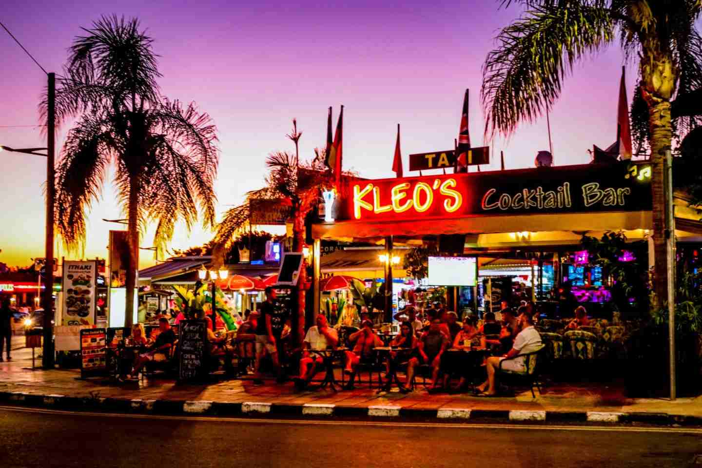 bar pub ở Paphos, Síp